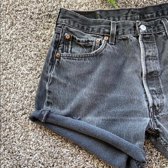 Black Levi shorts 501’s - Picture 3 of 5